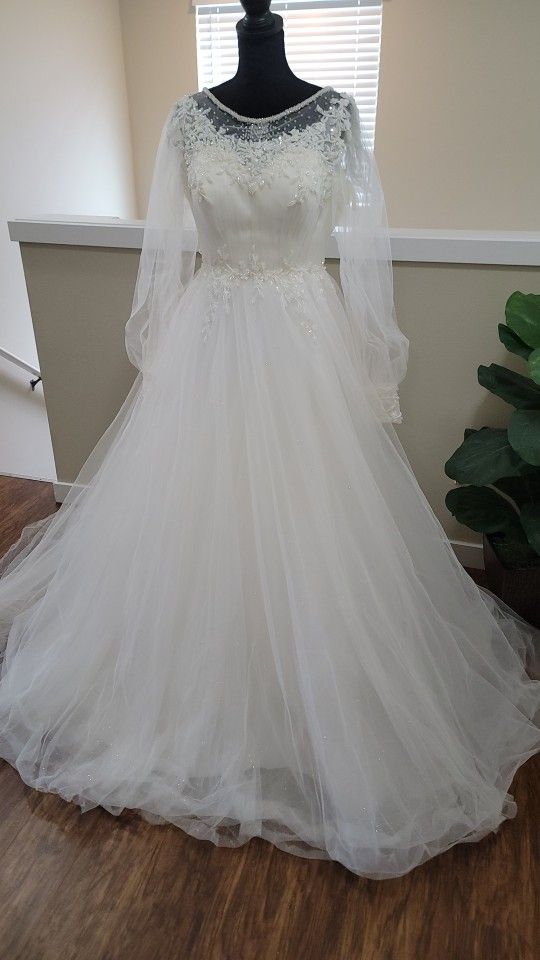 Very beautiful wedding dresses with corset size M & L