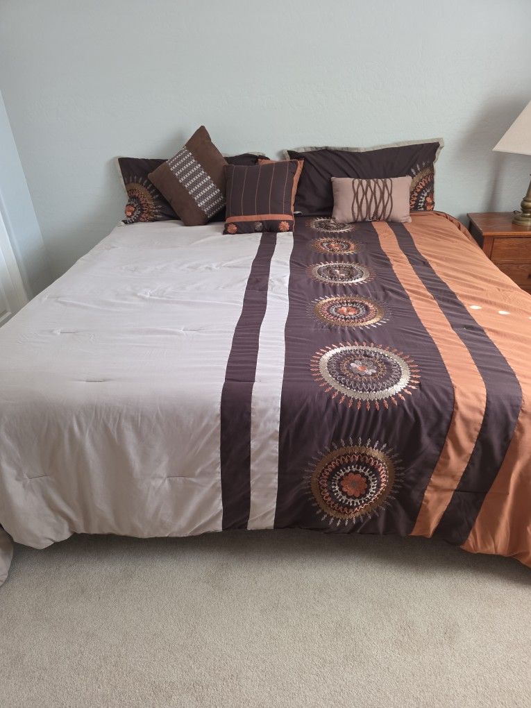 KING SIZED BED, MATTRESS & BOX SPRINGS