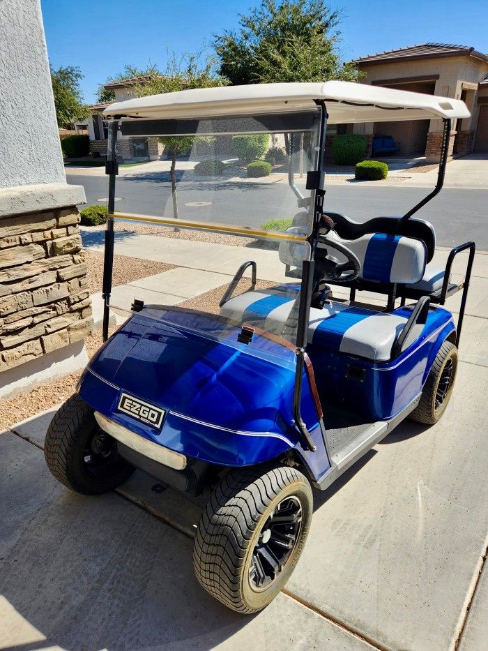 E-Z-GO Golf Cart