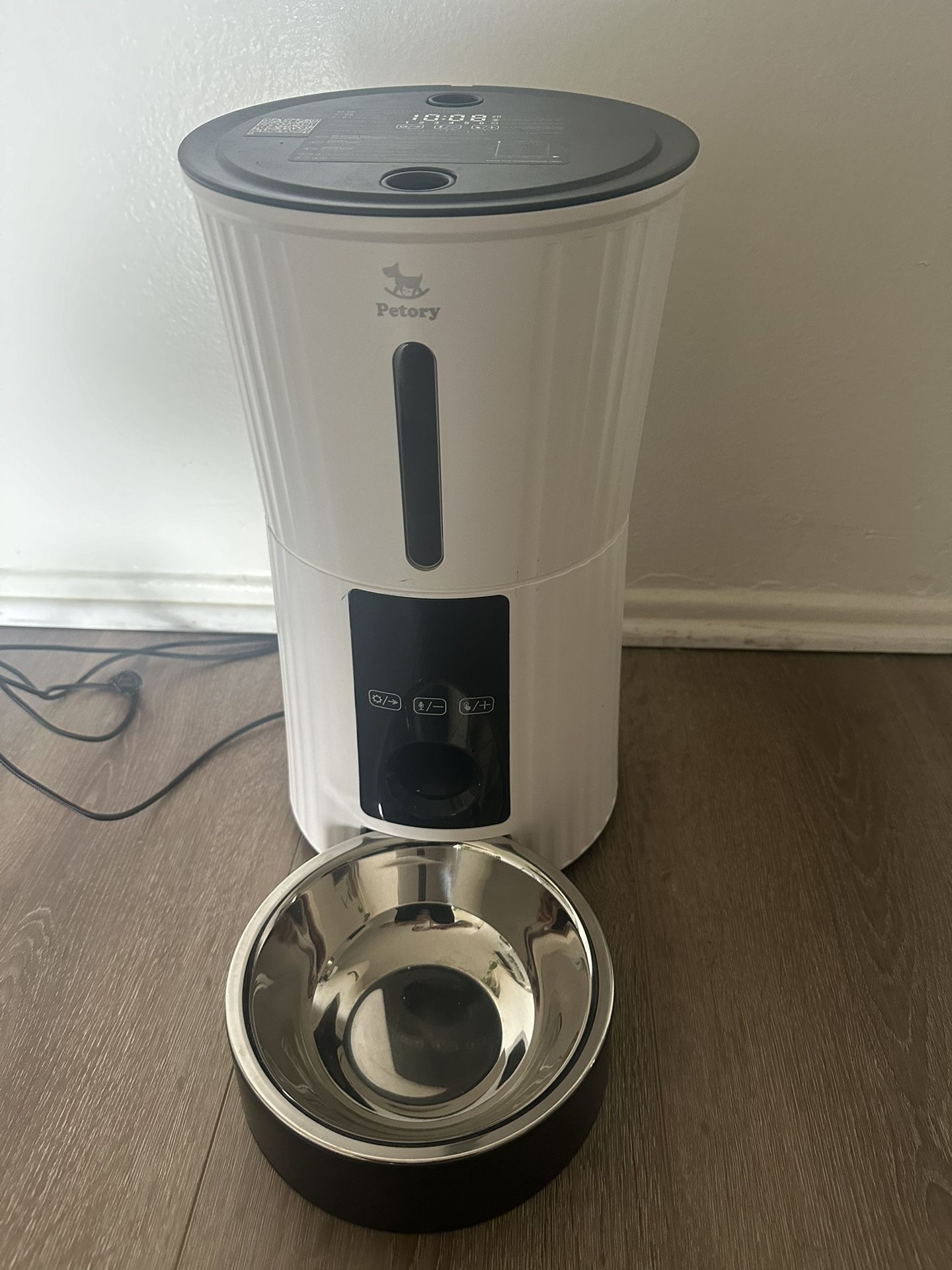  Automatic feeder for dogs