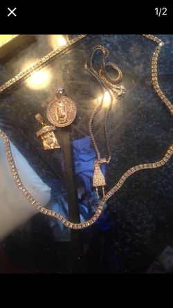 2 Chains Come With 2 Charms