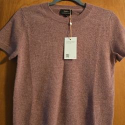 Mongolian Cashmere TeeMongolian Cashmere Tee by Quince

Elegant and minimalist cashmere tee made from 100% Mongolian cashmere. This short-sleeve sweat
