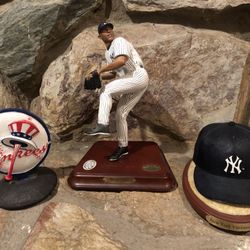 New York Yankees Mariano Rivera Danbury Figurine / Hat & Logo Statue / Desktop (Sold As Set)