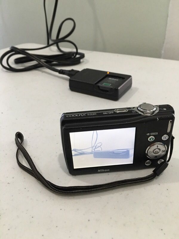 Nikon Coolpix S220