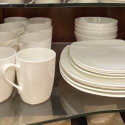 Studio Tu Fine Bone China - Mugs, Bowls, and Plates - 20 Pc