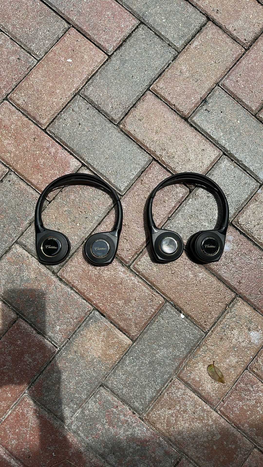 Cadillac Bluetooth Headphones (2)