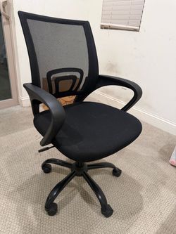Black Mesh Office Chair with Armrests