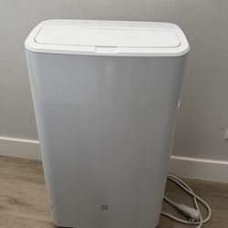GE - 300 Sq. Ft. 7,500 BTU Smart Portable Air Conditioner - White