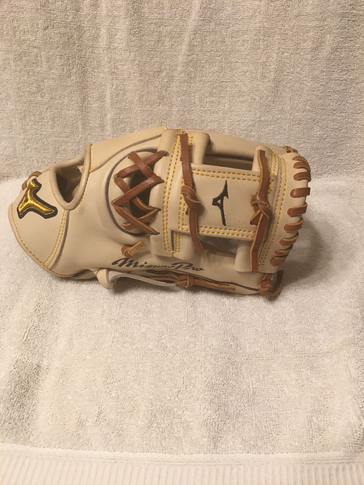 New Mizuno Pro baseball Softball Glove