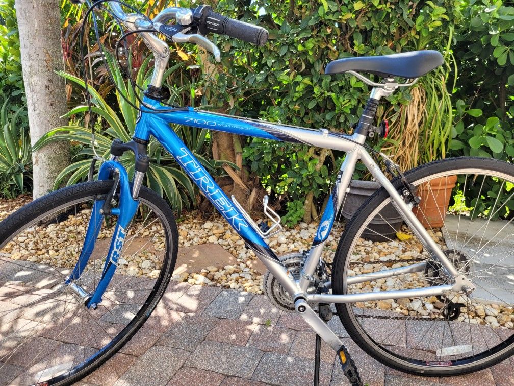Trek 7100 Multitrack Bike BICYCLE Blue