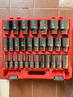 Milwaukee 1/2” socket set