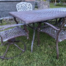Outdoor/Patio metal large heavy table with six chairs. 