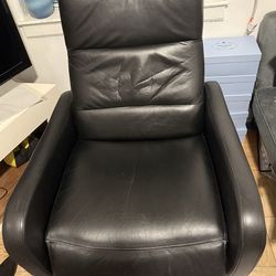 Black Leather Recliner Chair – Comfortable & Modern