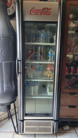 COCA COLA REFRIGERATOR IT STOP WORKING SELLING AS IS