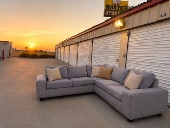 Modern Gray Sectional – Clean, Comfortable & Ready for a New Home!