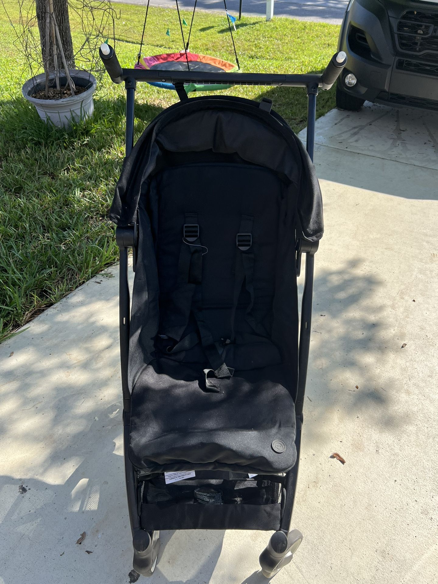 Cybex Libelle Stroller/ Folds As Small As A Bag pack.