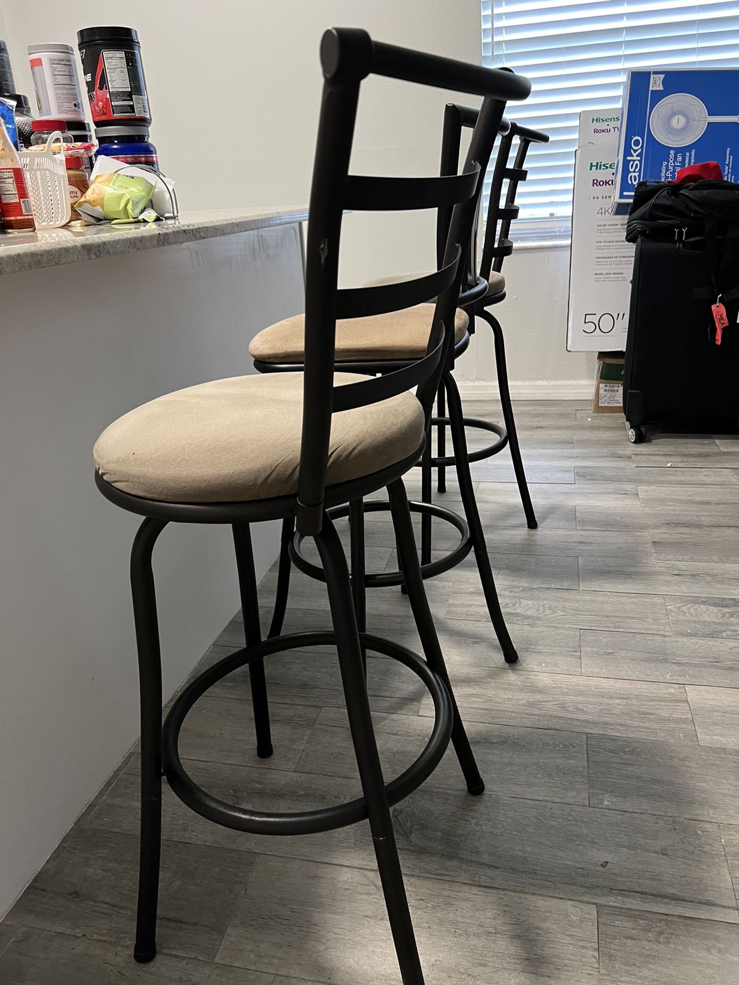 Chairs / Like New