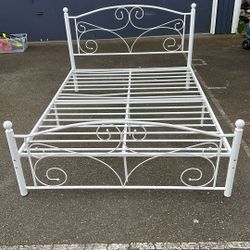 Free Metal Queen Size Headboard/Footboard