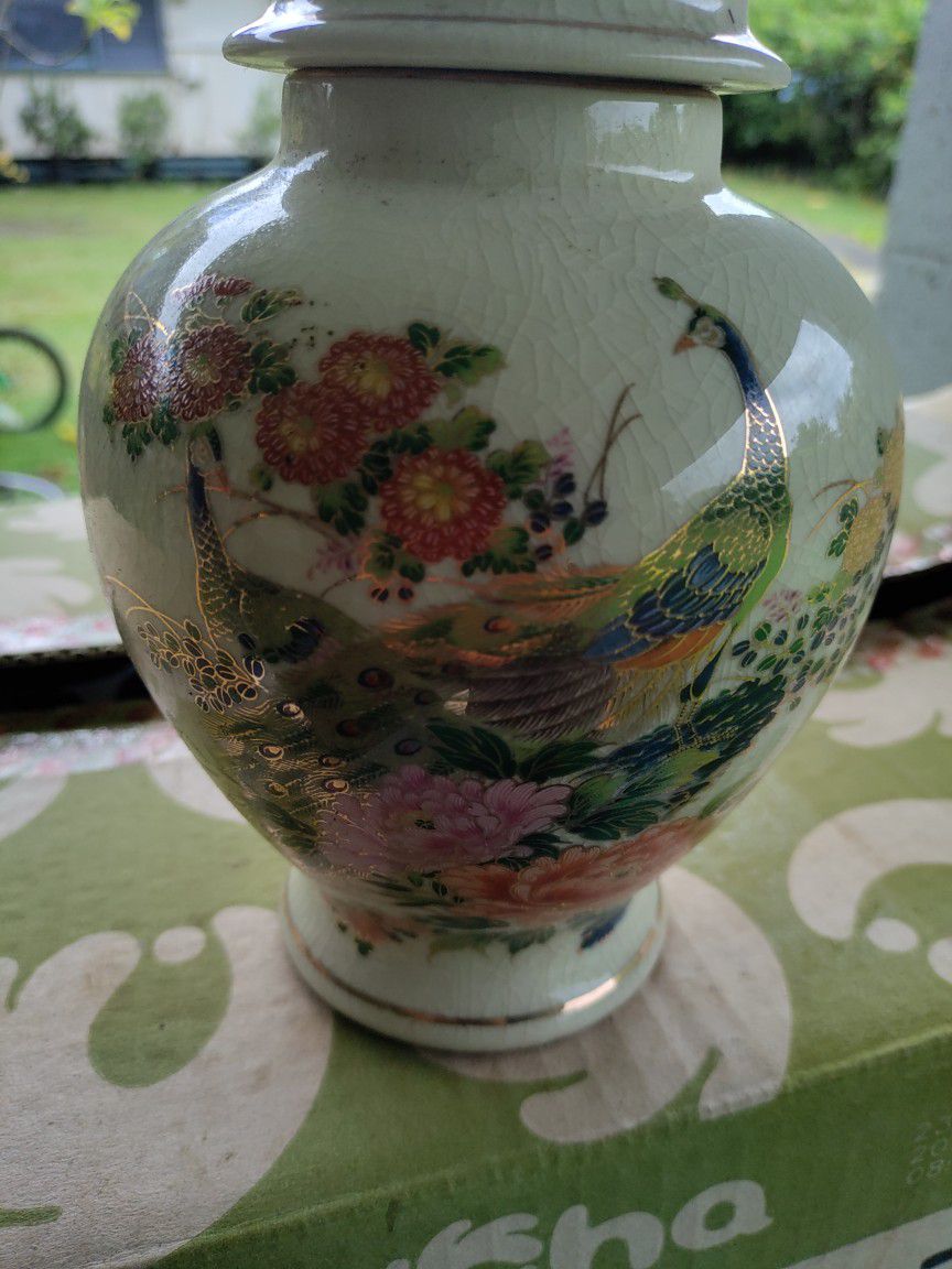 Japanese Satsuma Vintage Natural Crackle Porcelain Ginger Jar Urn