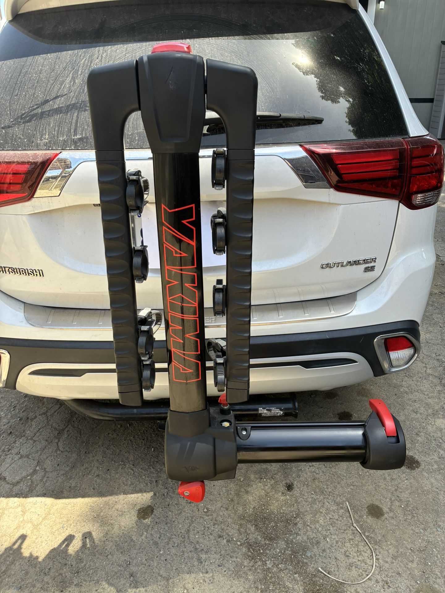 Yakima Fullswing 4 Bike Rack (Excellent Condition)