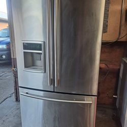 Working Refrigerator (Clean)
