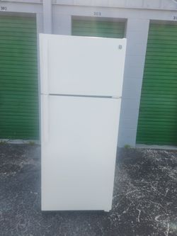 G/E White Refrigerator