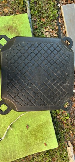 Jet Dock cubes and pins