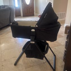 Nuna Bassinet 