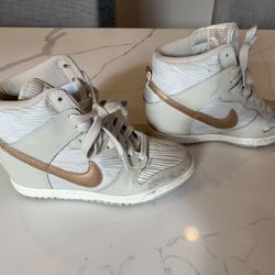 Nike Dunk Sky High Light Bone Metallic SIZE US 6