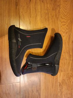 Aqualung Womens Booties Size 6