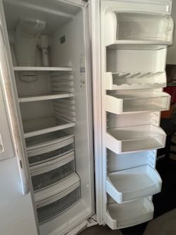 GE Side by side refrigerator NEEDS repair