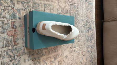 Tom’s women’s shoes
