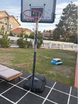 Free basket ball hoop. Good condition
