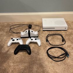 Xbox one With Accessories 