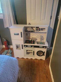 Children's Play Kitchen