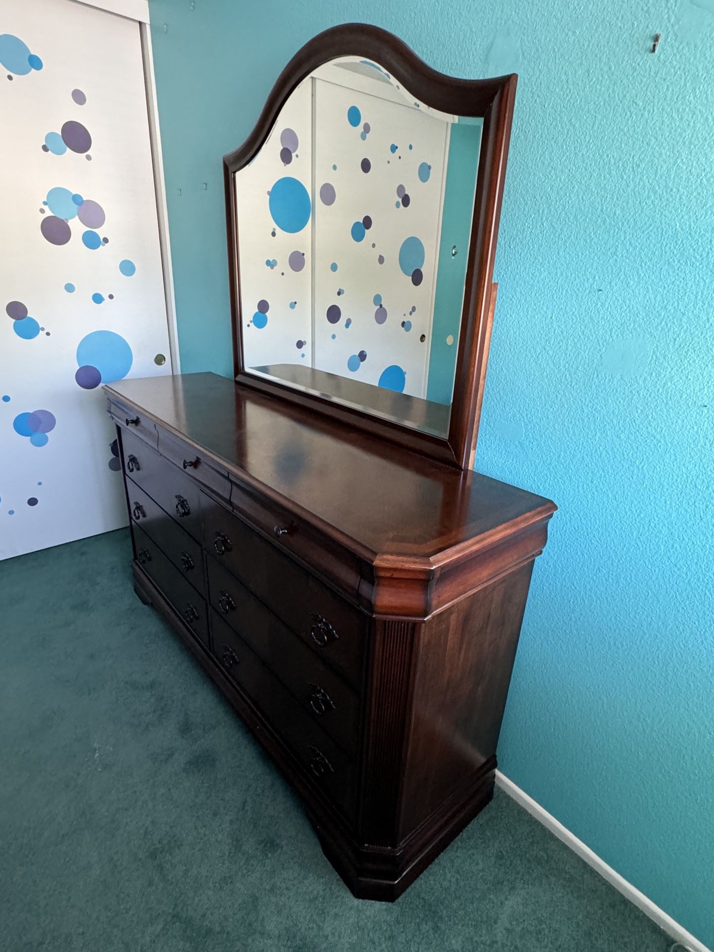 Dresser With Mirror