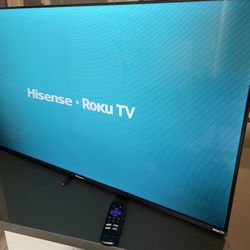 40 Inch Hisense Roku TV w/wall Mount