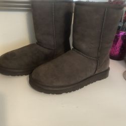 UGG Australia Short Boots – Chocolate – Size 7 