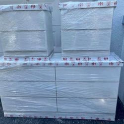 White ⚪️ Dresser And Two Nightstands ⚪️  Delivery Available 