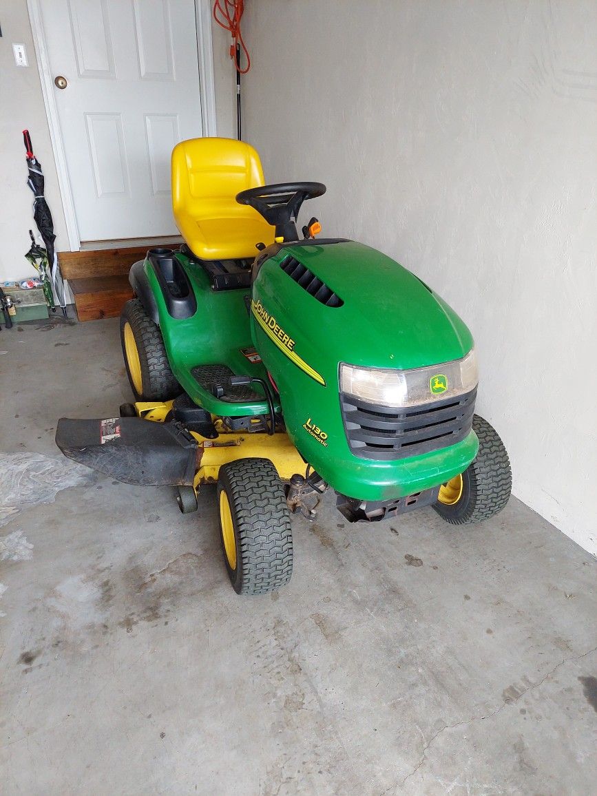 John Deere Riding Mower