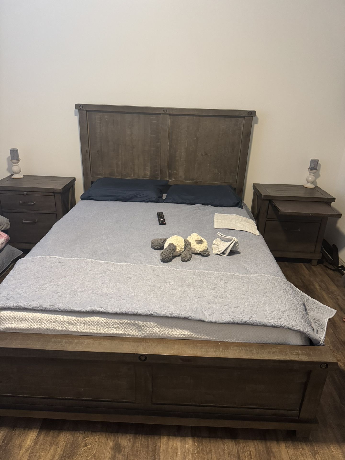 Living Spaces Queen Bedroom Set