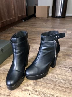 Divided black booties, like new