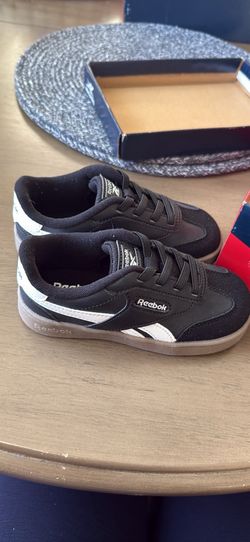 New Reebok Toddler Shoes. Size 9c.