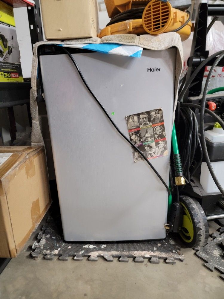 Haier Mini fridge