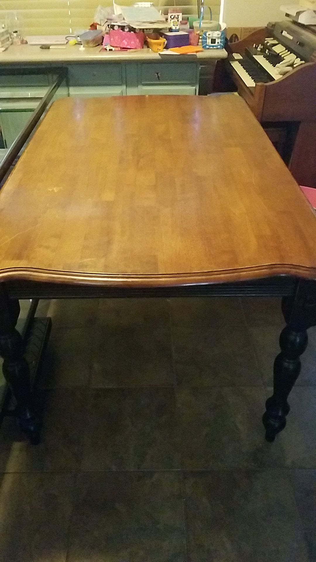 Dinning table, sits 6