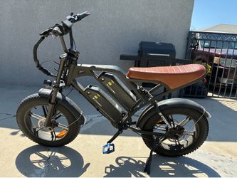 Cycrown CycHunter Moped Style E-Bike (BROKEN)