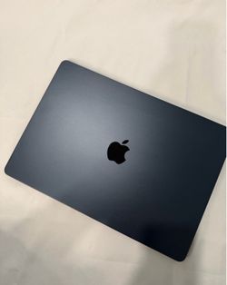 Apple MacBook Air 15” – M2 Chip – Midnight