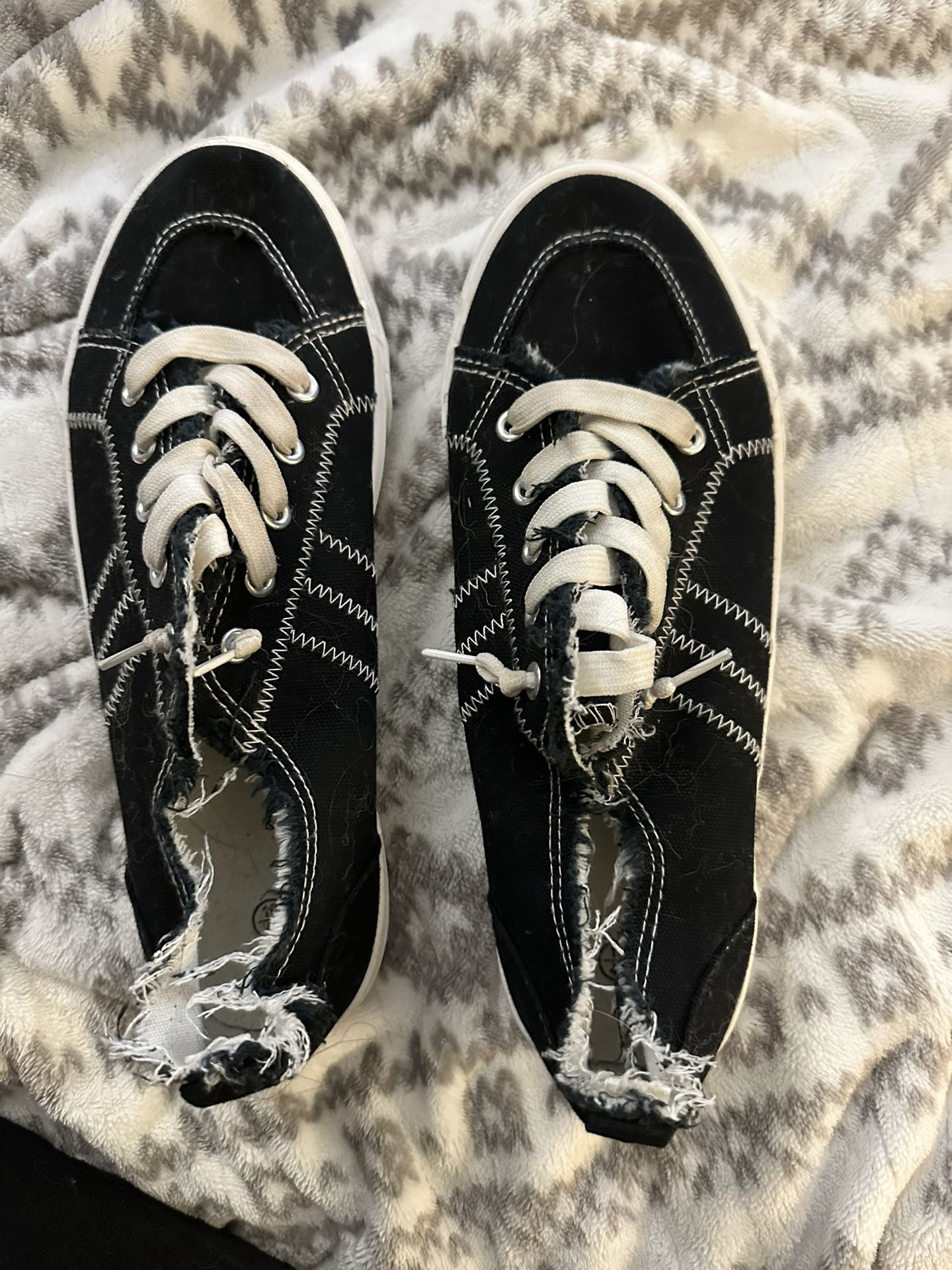 Women’s Shoe - Size 10