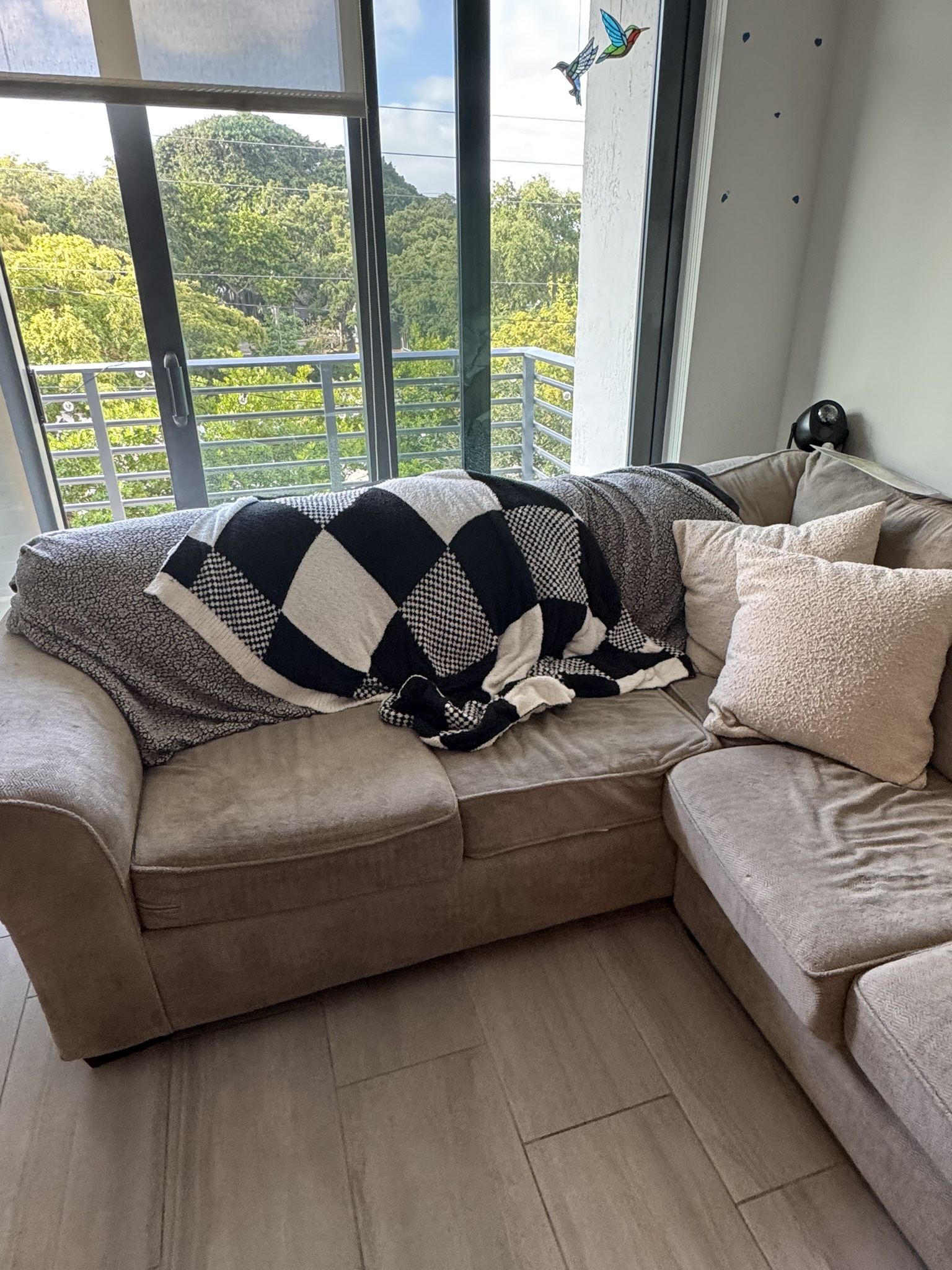 L-shape couch (2 Pieces)