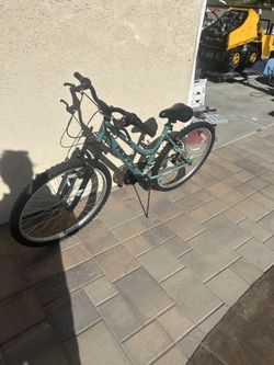 Huffy Female 26” Rim Mt. Bike Mountain Bike. 